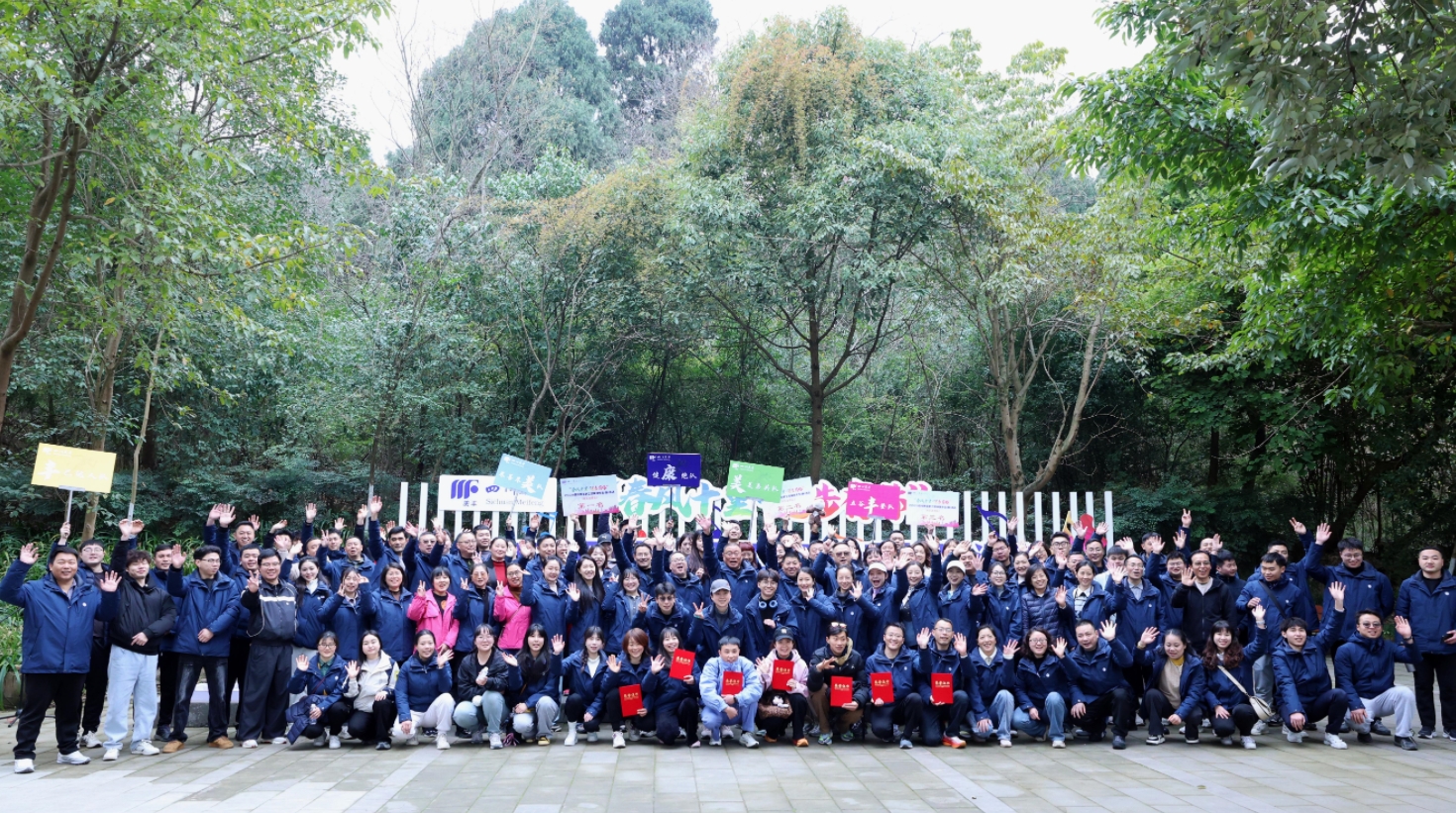 130余名16877太阳集团职工健步春天里